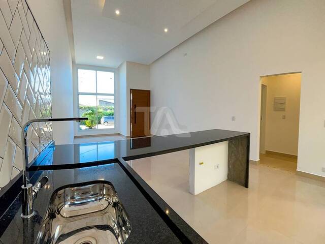 #227 - Casa para Venda em Pindamonhangaba - SP