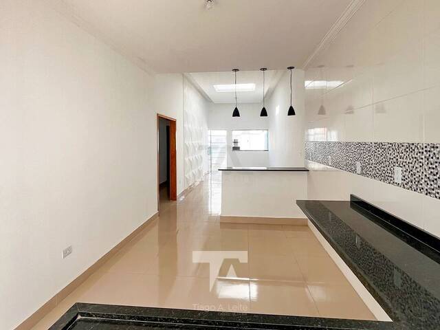 #28 - Casa para Venda em Pindamonhangaba - SP