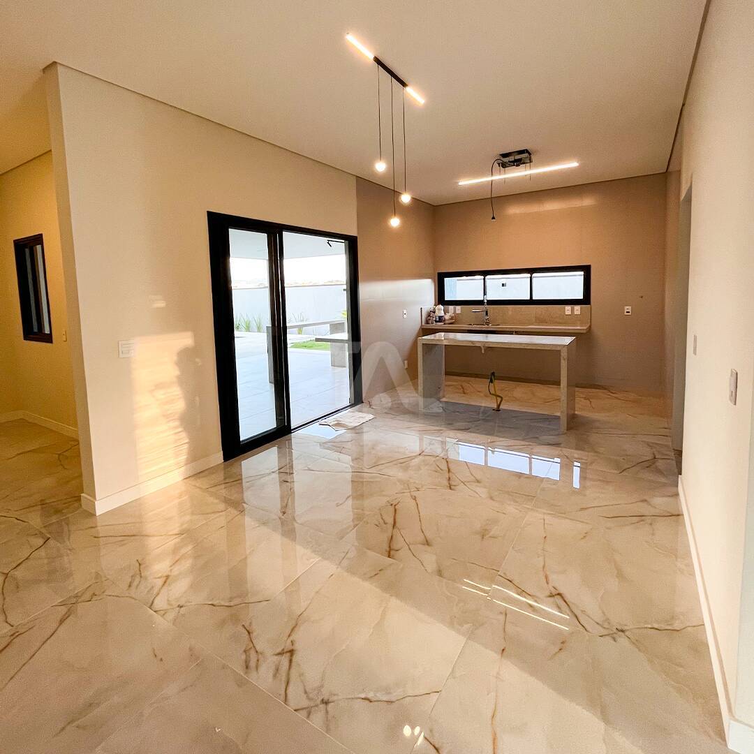 Casa de Condomínio à venda com 3 quartos, 236m² - Foto 5