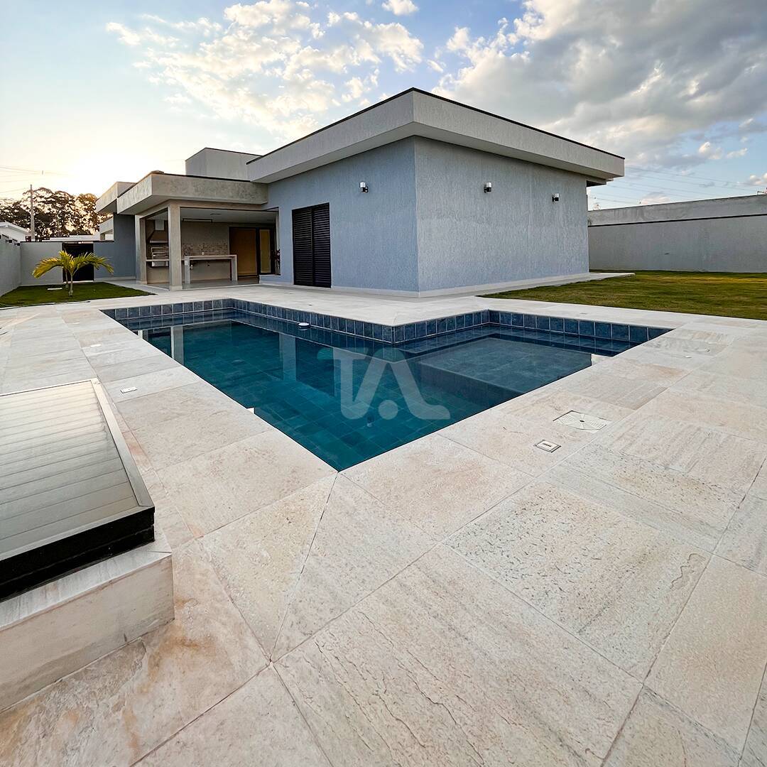 Casa de Condomínio à venda com 3 quartos, 236m² - Foto 2