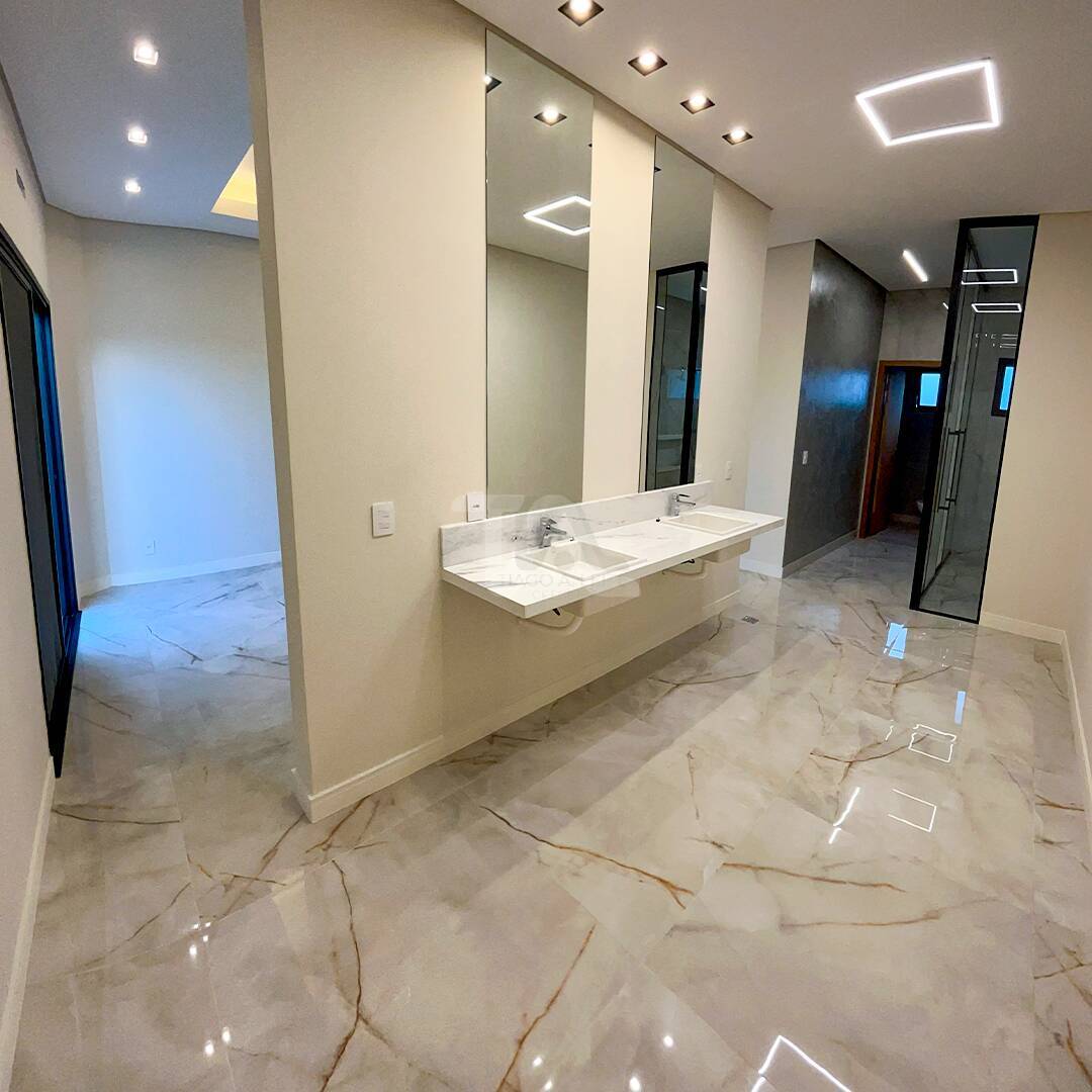 Casa de Condomínio à venda com 3 quartos, 236m² - Foto 1