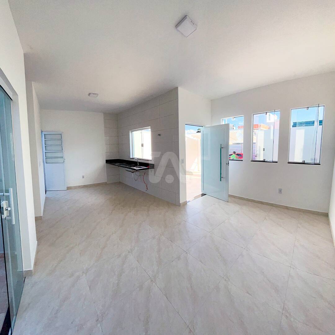 Casa à venda com 3 quartos, 88m² - Foto 1