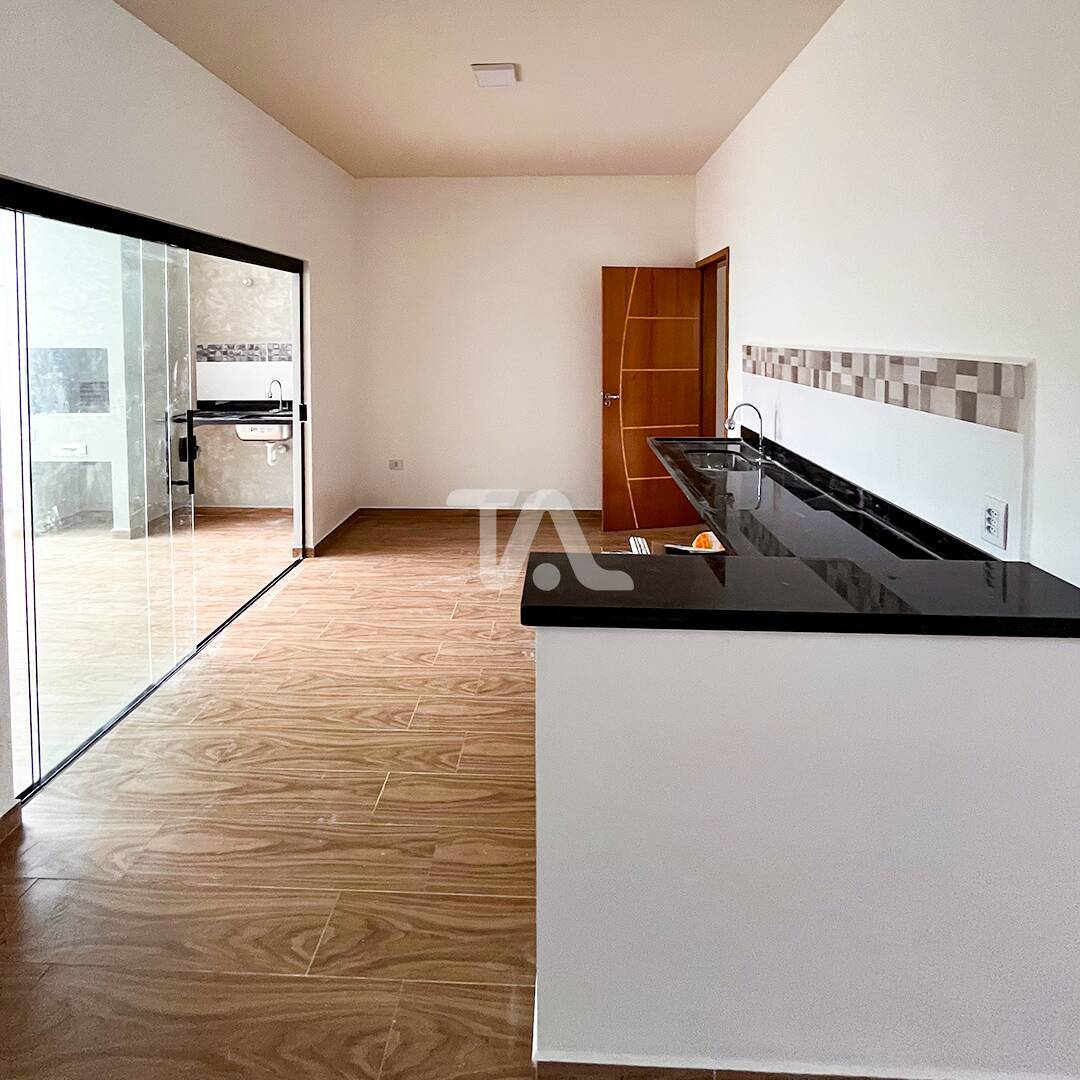 Casa à venda com 3 quartos, 100m² - Foto 4