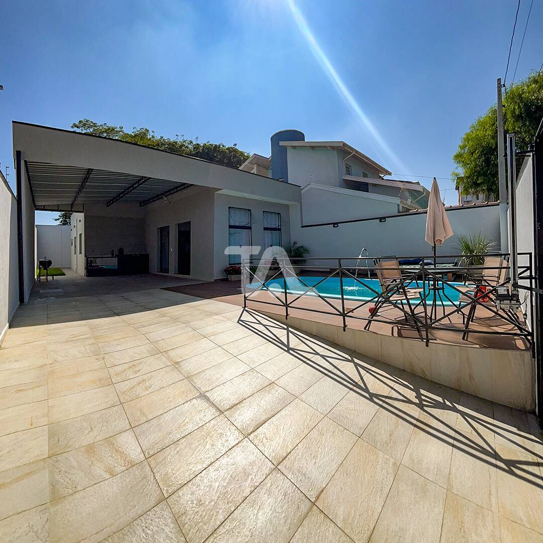 Casa à venda com 3 quartos, 125m² - Foto 1