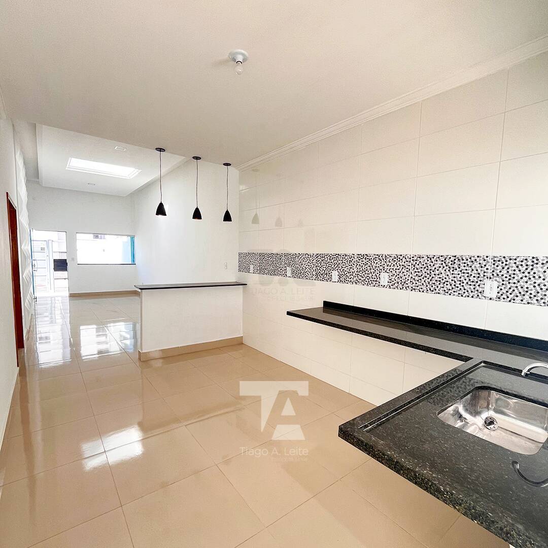 Casa à venda com 3 quartos, 74m² - Foto 1