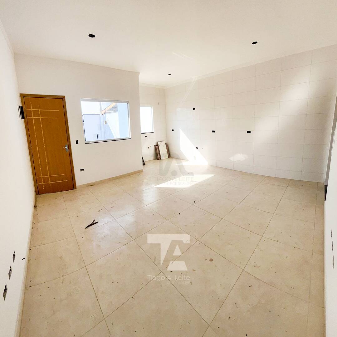 Casa à venda com 2 quartos, 68m² - Foto 1