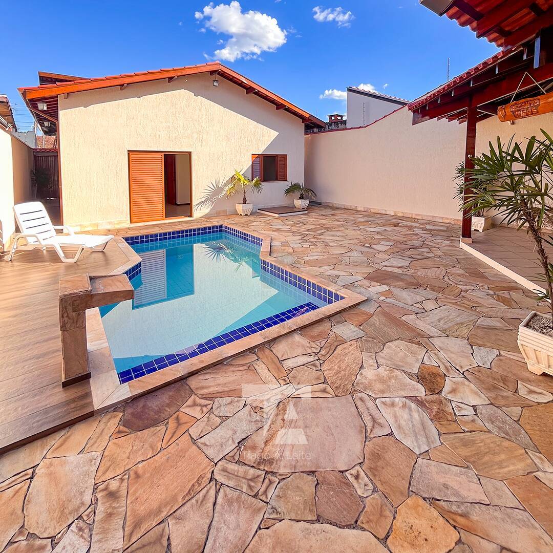 Casa à venda com 3 quartos, 175m² - Foto 2