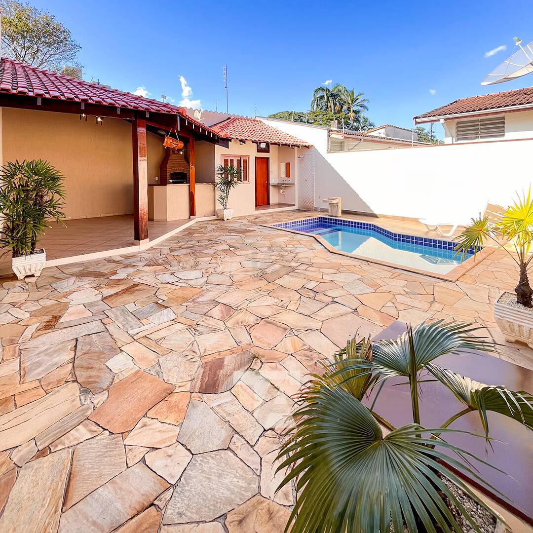 Casa à venda com 3 quartos, 175m² - Foto 1