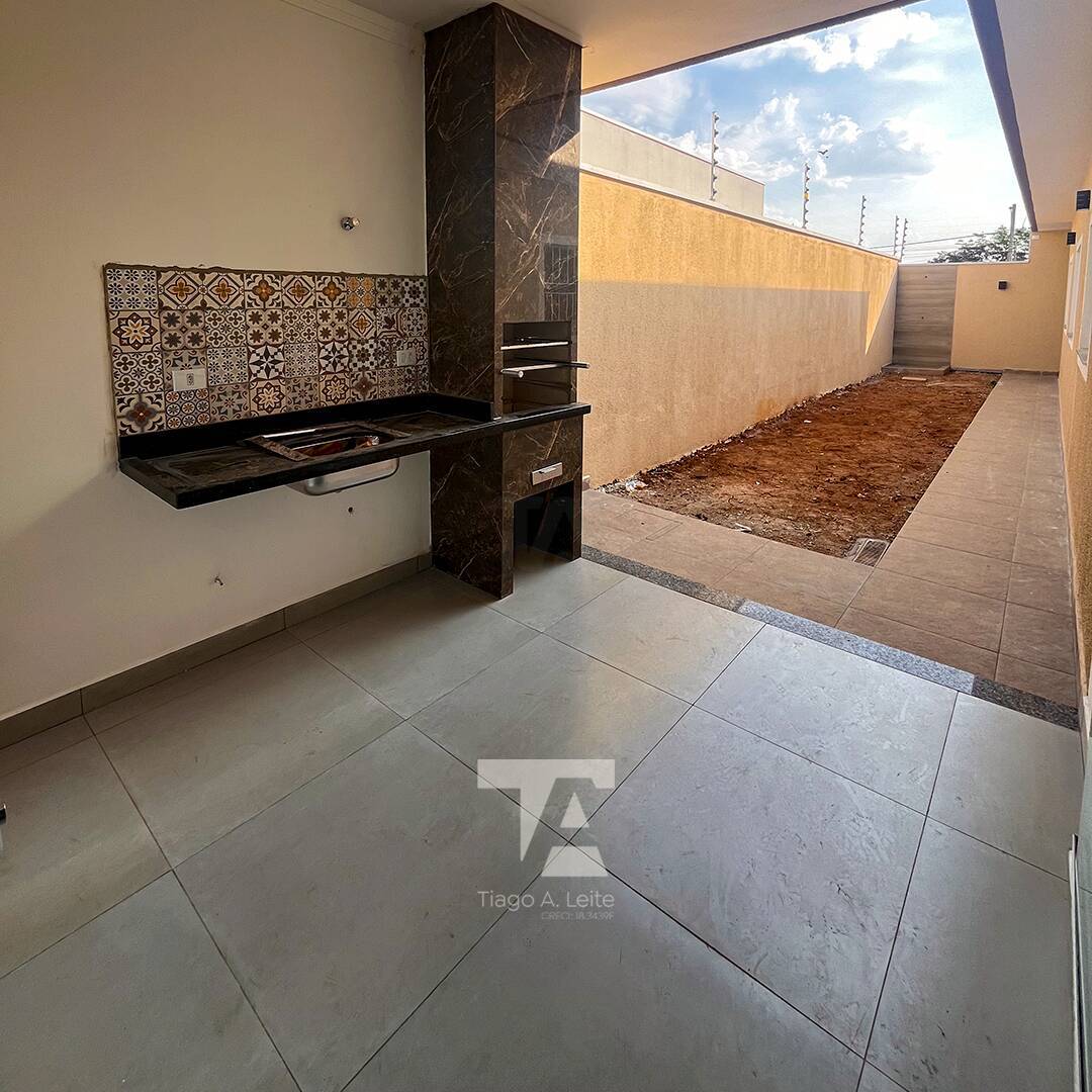 Casa à venda com 3 quartos, 90m² - Foto 1