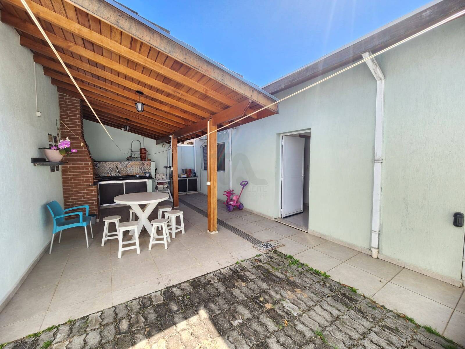 Casa à venda e aluguel com 3 quartos, 115m² - Foto 11