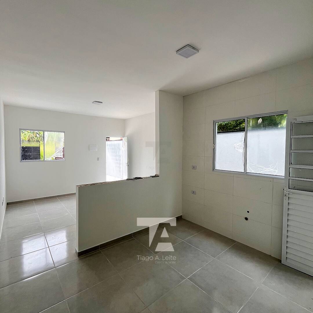 Casa à venda com 2 quartos, 65m² - Foto 4
