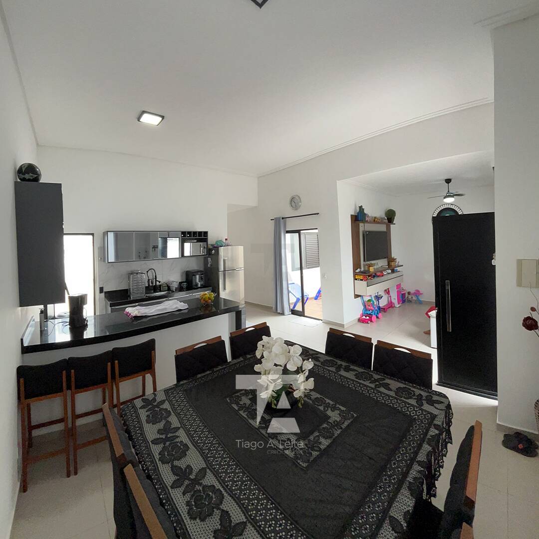 Casa à venda com 3 quartos, 96m² - Foto 1