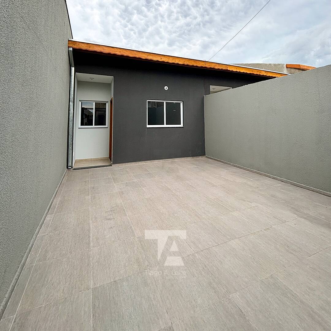 Casa à venda com 2 quartos, 69m² - Foto 2