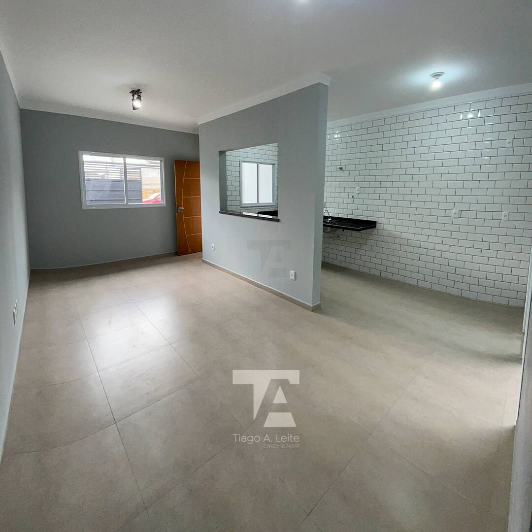 Casa à venda com 2 quartos, 69m² - Foto 1